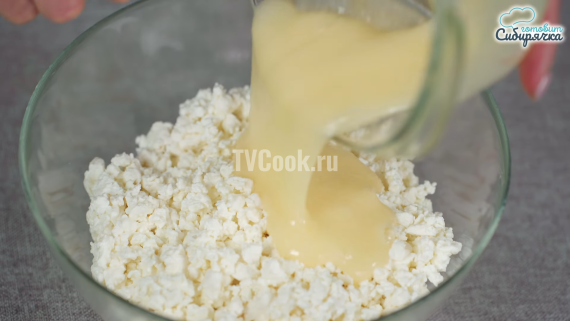 Сырники из творога с манкой и яйцом на сковороде Сырники из творога с манкой и яйцом на сковороде