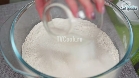 Песочный пирог с творогом и клубникой Песочный пирог с творогом и клубникой