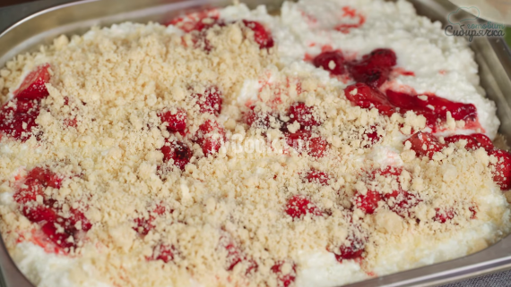 Песочный пирог с творогом и клубникой Песочный пирог с творогом и клубникой