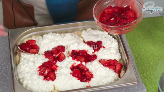 Песочный пирог с творогом и клубникой Песочный пирог с творогом и клубникой
