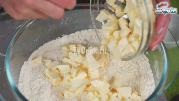 Песочный пирог с творогом и клубникой Песочный пирог с творогом и клубникой