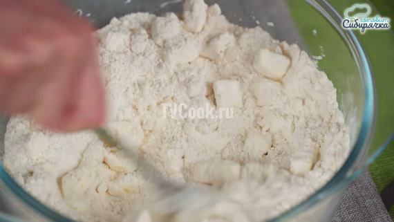 Песочный пирог с творогом и клубникой Песочный пирог с творогом и клубникой