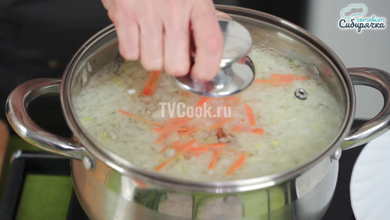 Домашняя уха из горбуши с овощами Домашняя уха из горбуши с овощами