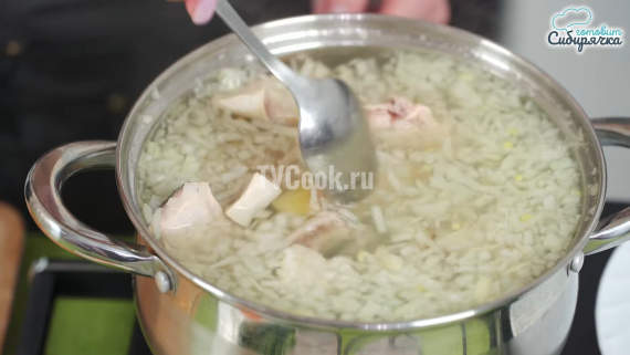 Домашняя уха из горбуши с овощами Домашняя уха из горбуши с овощами