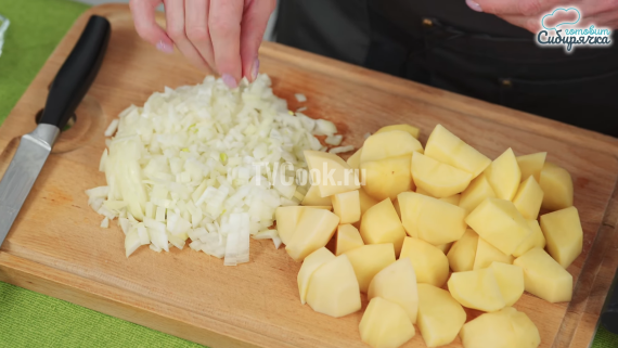 Домашняя уха из горбуши с овощами Домашняя уха из горбуши с овощами