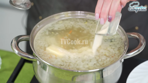 Домашняя уха из горбуши с овощами Домашняя уха из горбуши с овощами