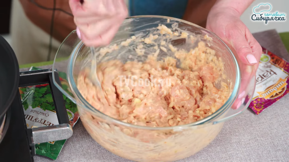 Куриные котлеты из филе с луком и приправами Куриные котлеты из филе с луком и приправами