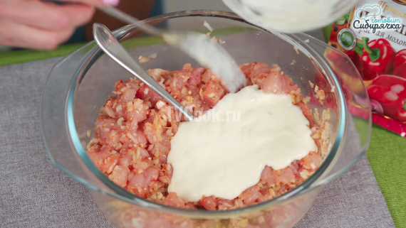 Куриные котлеты из филе с луком и приправами Куриные котлеты из филе с луком и приправами