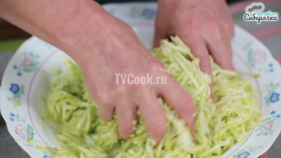 Оладьи из кабачков с зеленью и сыром Оладьи из кабачков с зеленью и сыром