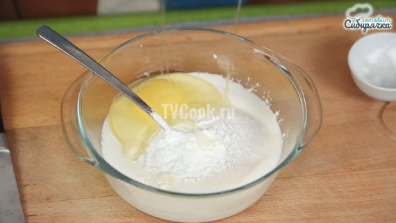 Заливной песочный пирог с клубникой и сметаной Заливной песочный пирог с клубникой и сметаной