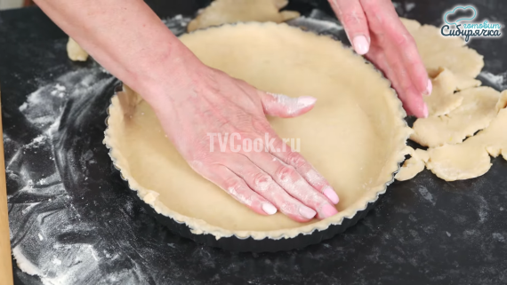 Заливной песочный пирог с клубникой и сметаной Заливной песочный пирог с клубникой и сметаной