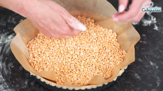 Заливной песочный пирог с клубникой и сметаной Заливной песочный пирог с клубникой и сметаной