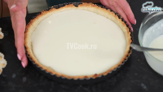 Заливной песочный пирог с клубникой и сметаной Заливной песочный пирог с клубникой и сметаной