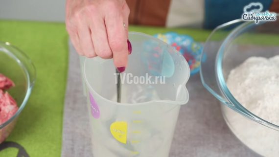 Чебуреки из пресного теста с луком и мясным фаршем Чебуреки из пресного теста с луком и мясным фаршем