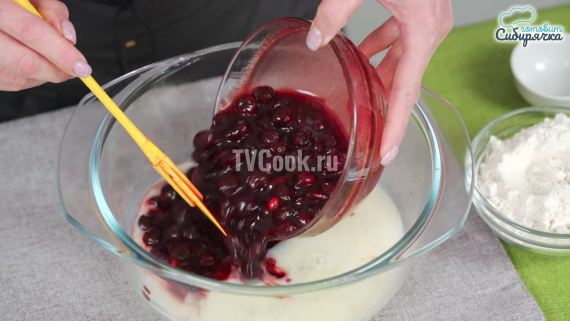 Вишневый заливной пирог из шоколадного теста с вишней Вишневый заливной пирог из шоколадного теста с вишней