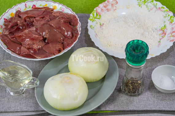 Куриная печень жареная с луком на сковороде Куриная печень жареная с луком на сковороде