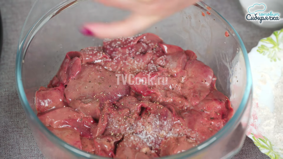 Куриная печень жареная с луком на сковороде Куриная печень жареная с луком на сковороде