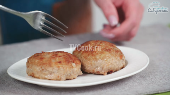 Котлеты из мясного фарша с картофелем и луком Котлеты из мясного фарша с картофелем и луком