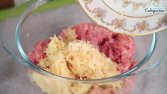 Котлеты из мясного фарша с картофелем и луком Котлеты из мясного фарша с картофелем и луком