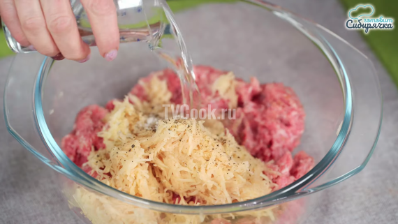 Котлеты из мясного фарша с картофелем и луком Котлеты из мясного фарша с картофелем и луком