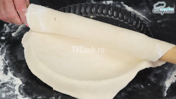 Закрытый мясной пирог с овощами на сметанном тесте Закрытый мясной пирог с овощами на сметанном тесте