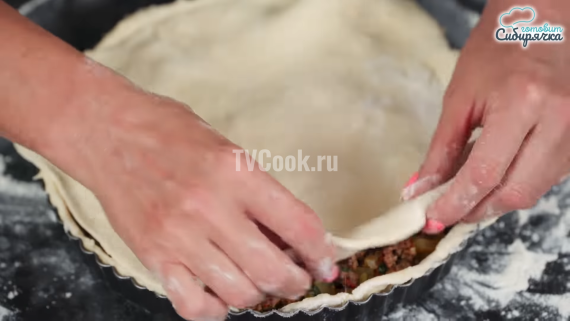 Закрытый мясной пирог с овощами на сметанном тесте Закрытый мясной пирог с овощами на сметанном тесте