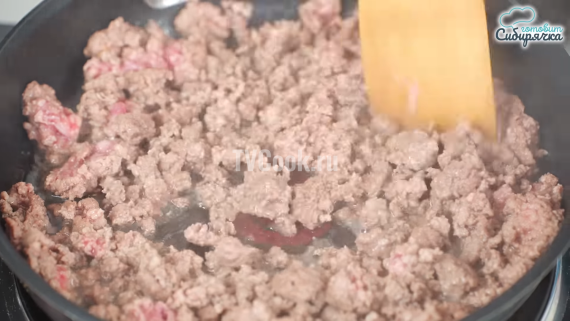 Закрытый мясной пирог с овощами на сметанном тесте Закрытый мясной пирог с овощами на сметанном тесте