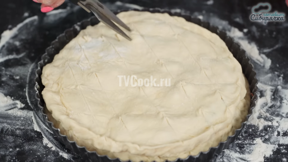 Закрытый мясной пирог с овощами на сметанном тесте Закрытый мясной пирог с овощами на сметанном тесте