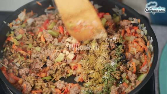 Вареники на заварном тесте с овощами и мясным фаршем Вареники на заварном тесте с овощами и мясным фаршем