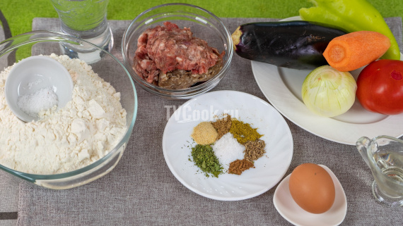 Вареники на заварном тесте с овощами и мясным фаршем Вареники на заварном тесте с овощами и мясным фаршем