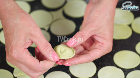 Домашние Пельмени с шпинатом Домашние Пельмени с шпинатом
