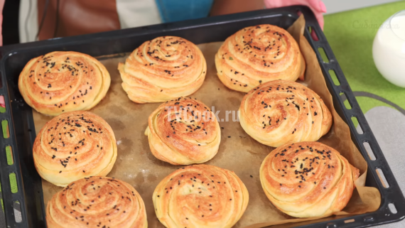 Курники с курицей и картошкой из слоеного теста Курники с курицей и картошкой из слоеного теста