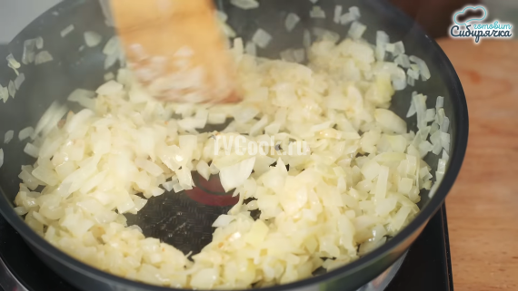Курники с курицей и картошкой из слоеного теста Курники с курицей и картошкой из слоеного теста