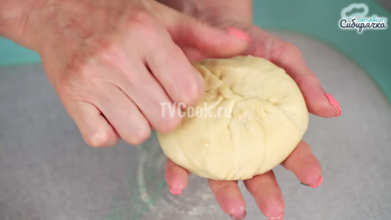 Курники с курицей и картошкой из слоеного теста Курники с курицей и картошкой из слоеного теста
