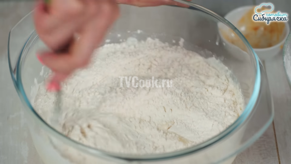 Курники с курицей и картошкой из слоеного теста Курники с курицей и картошкой из слоеного теста