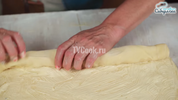 Курники с курицей и картошкой из слоеного теста Курники с курицей и картошкой из слоеного теста