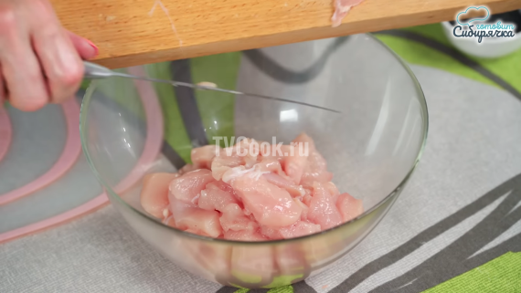 Курники с курицей и картошкой из слоеного теста Курники с курицей и картошкой из слоеного теста