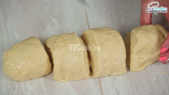 Курники с курицей и картошкой из слоеного теста Курники с курицей и картошкой из слоеного теста
