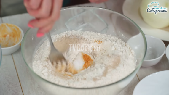 Курники с курицей и картошкой из слоеного теста Курники с курицей и картошкой из слоеного теста