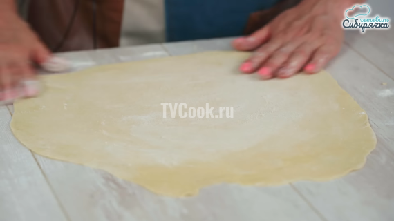 Курники с курицей и картошкой из слоеного теста Курники с курицей и картошкой из слоеного теста