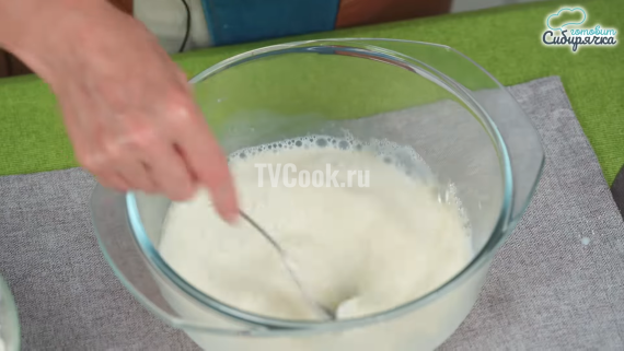 Пирожки из дрожжевого теста с яблоками в духовке Пирожки из дрожжевого теста с яблоками в духовке