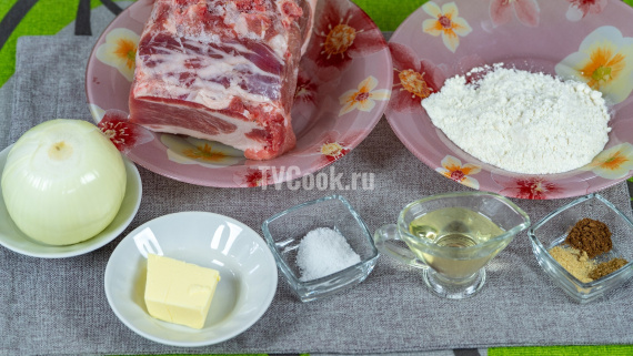 Свиные отбивные с репчатым луком и специями Свиные отбивные с репчатым луком и специями