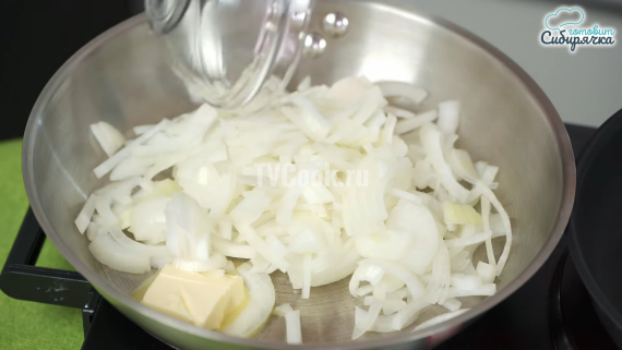 Свиные отбивные с репчатым луком и специями Свиные отбивные с репчатым луком и специями