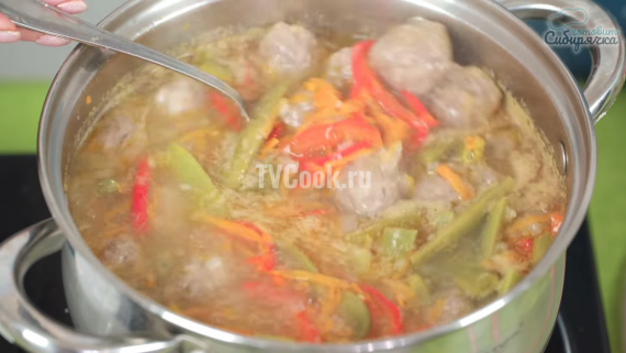 Овощной суп с мясными фрикадельками и фасолью Овощной суп с мясными фрикадельками и фасолью