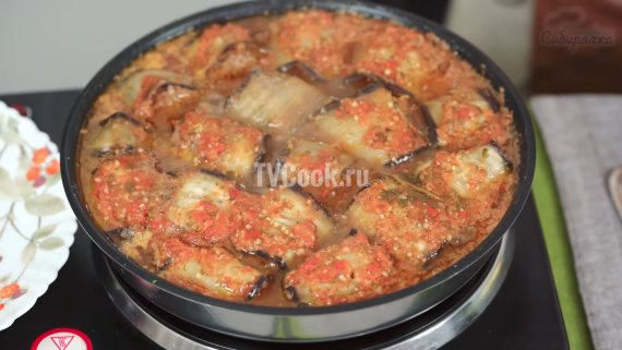 Мясные котлеты в баклажанных слайсах на сковороде Мясные котлеты в баклажанных слайсах на сковороде