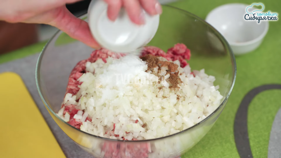 Мясные котлеты в баклажанных слайсах на сковороде Мясные котлеты в баклажанных слайсах на сковороде