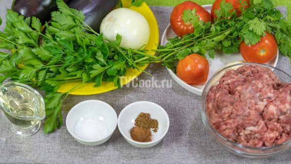 Мясные котлеты в баклажанных слайсах на сковороде Мясные котлеты в баклажанных слайсах на сковороде