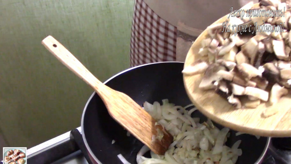 Мясные ватрушки с грибами и сыром Мясные ватрушки с грибами и сыром