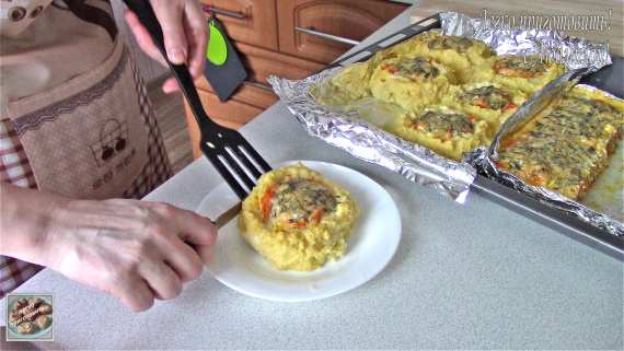 Сочная горбуша с картошкой под соусом в духовке. Легко приготовить! Сочная горбуша с картошкой под соусом в духовке. Легко приготовить!