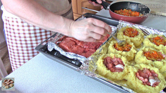 Сочная горбуша с картошкой под соусом в духовке. Легко приготовить! Сочная горбуша с картошкой под соусом в духовке. Легко приготовить!